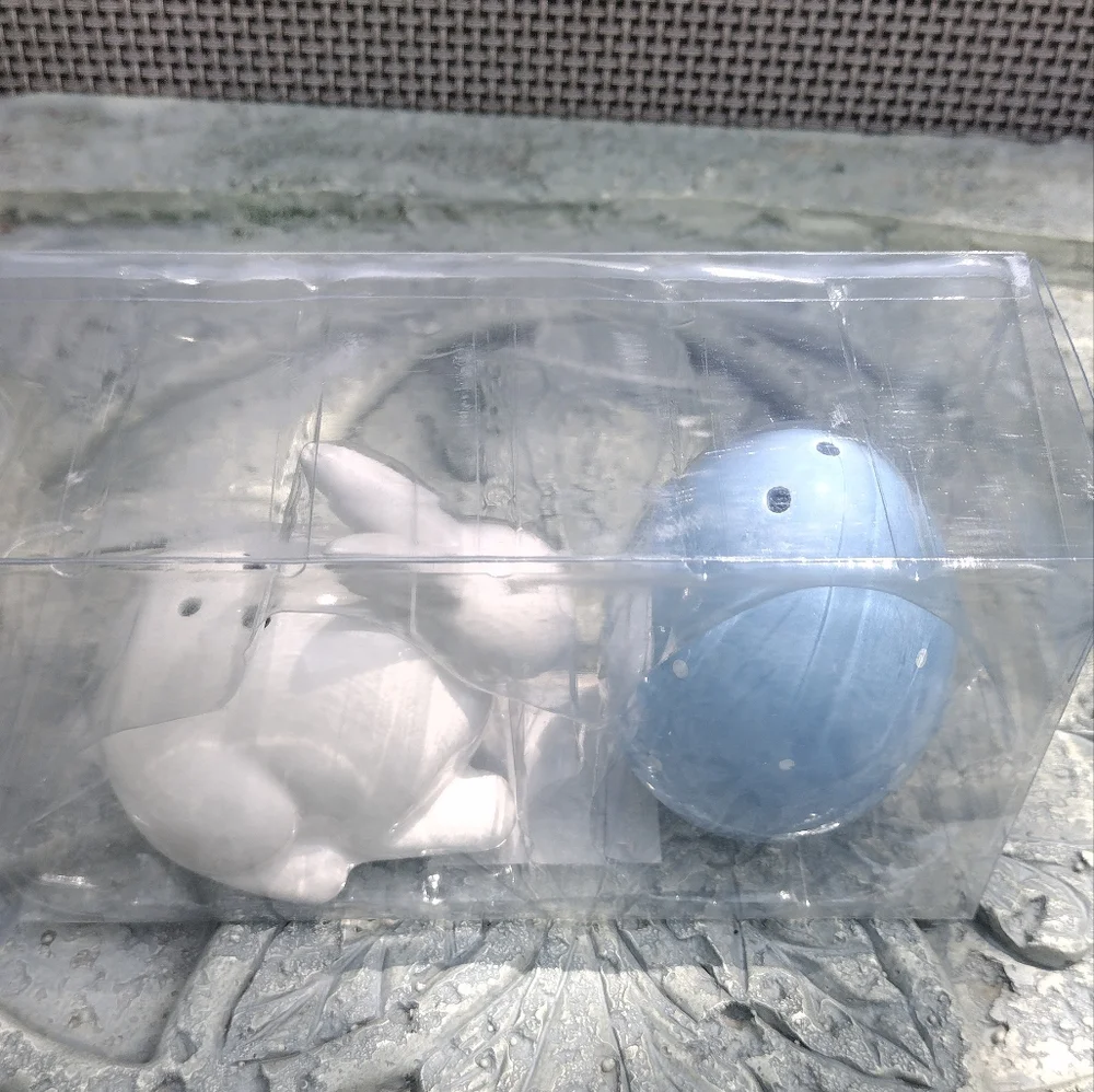 Target 2021 Bullseye Playground Ceramic Easter Bunny Salt and Pepper Shaker Set